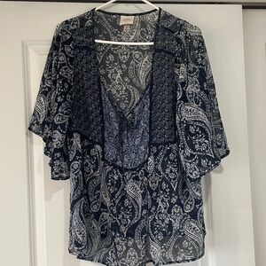 Knox Rose bohemian Blue and White Floral Top medium